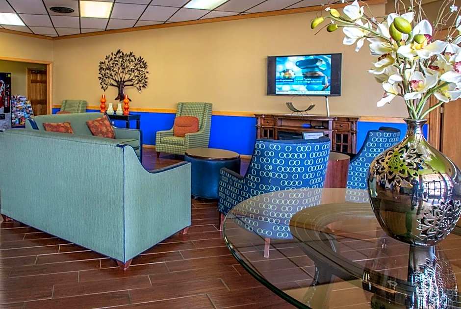 Days Inn by Wyndham Clinton