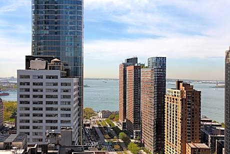 Executive Suite, 1 Bedroom Suite, 1 King, Sofa bed, Statue Liberty view, Harbor view