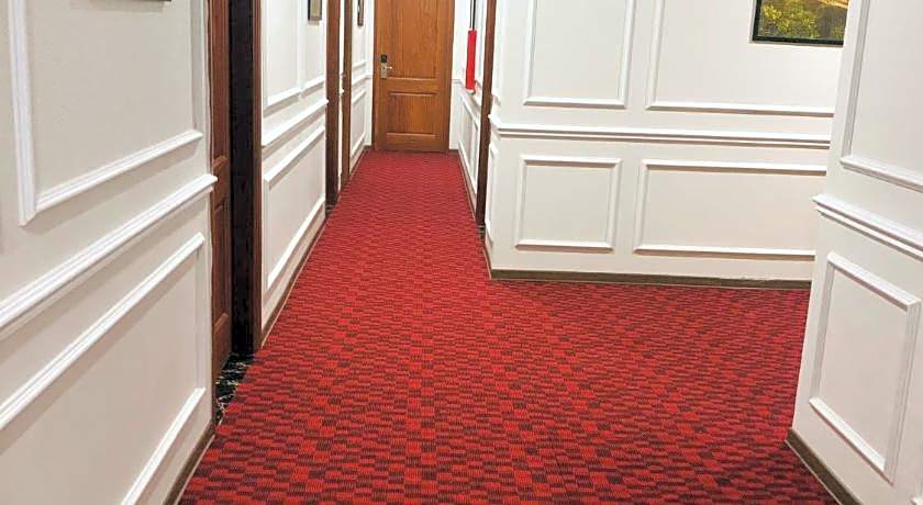 Paragon Noi Bai Hotel and Pool