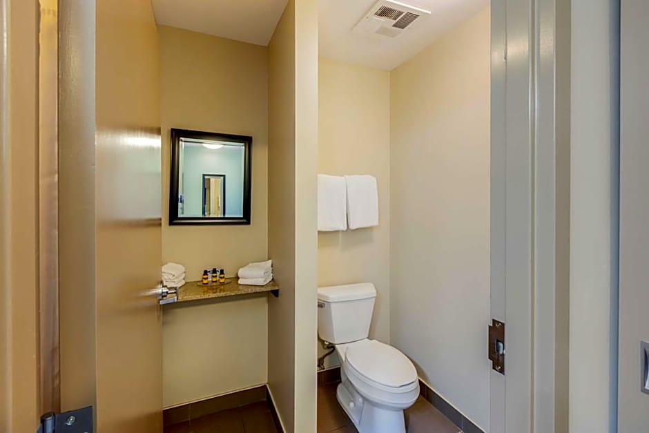 Best Western Plus Walkerton East Ridge Hotel