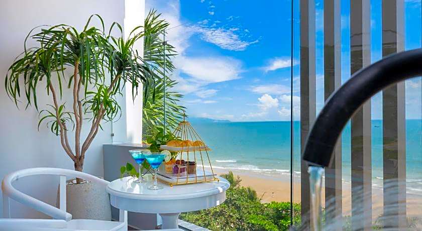 One Season Boutique Hotel Vung Tau - Beachfront