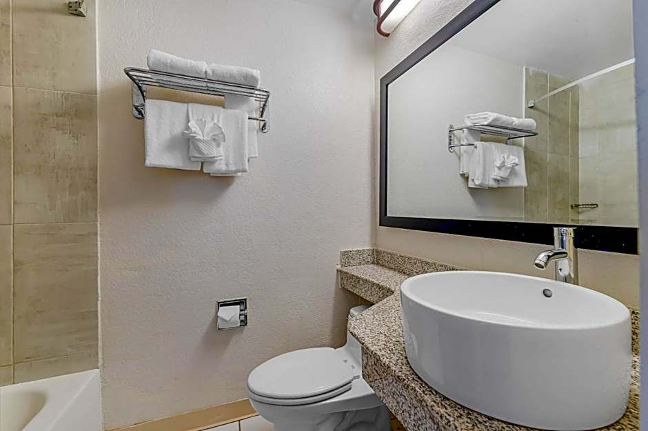 Quality Inn & Suites Kansas City - Independence I-70 East