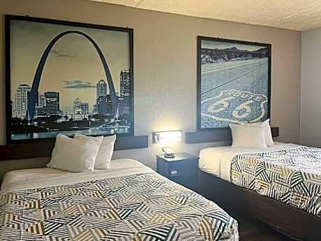 2 Queen Beds | Smoking, Micfridge