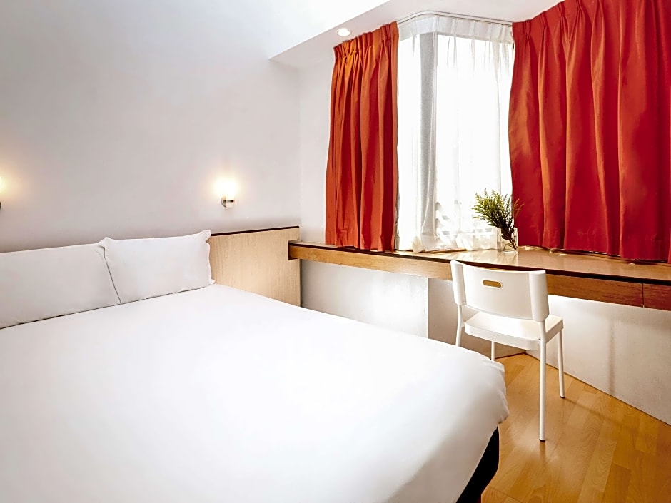 Photo 1 of 2 of Standard 1 Double Bed