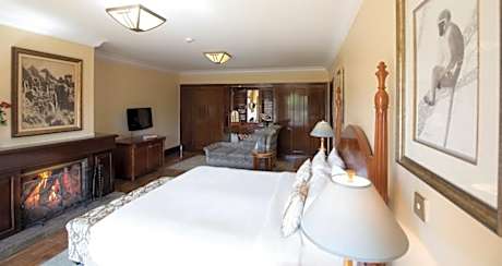 Riverside Deluxe Room with Queen Bed