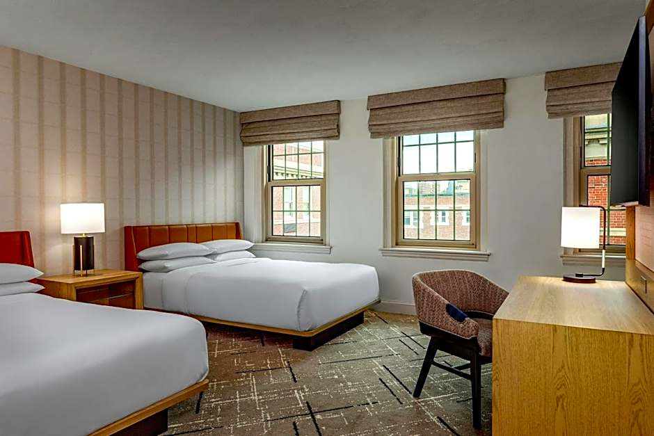 Sheraton Commander Hotel