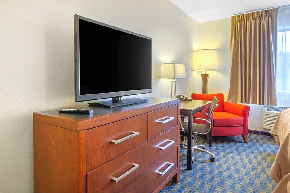 Quality Inn & Suites Lakewood - Denver Southwest