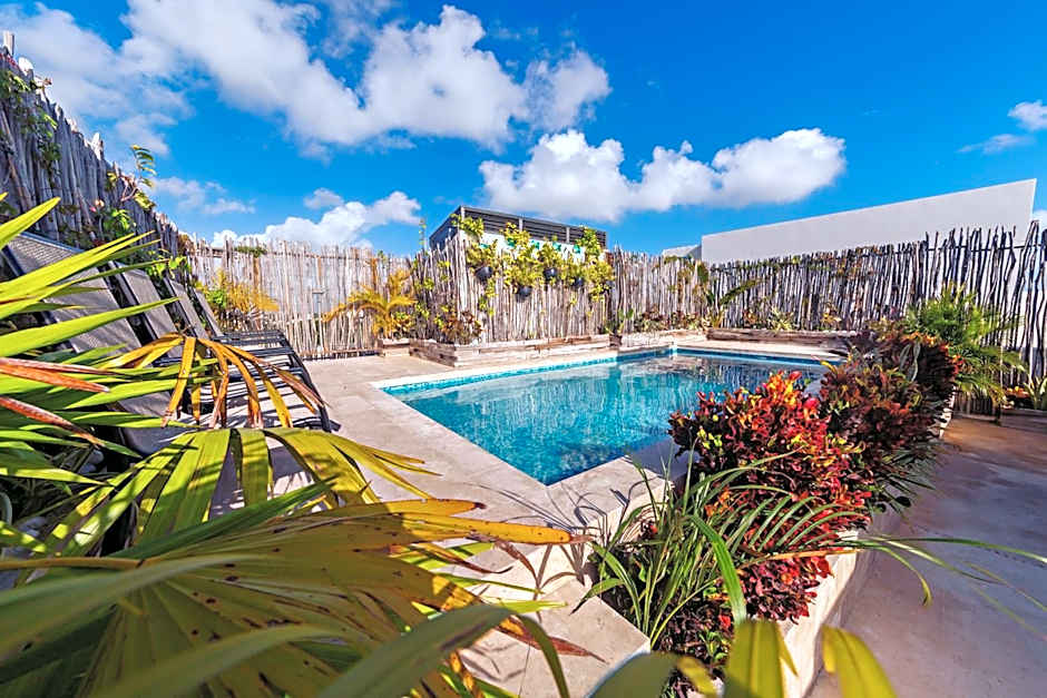 Mararena Family Apartments & Long Stay Living - Steps from 5th Avenue