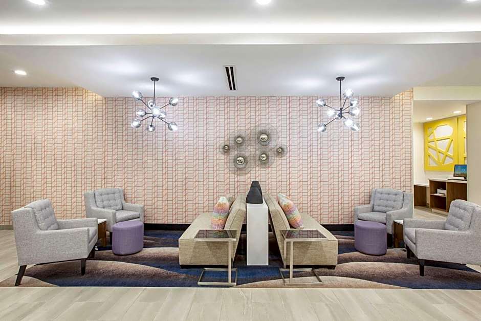 La Quinta Inn & Suites by Wyndham Dallas - Duncanville