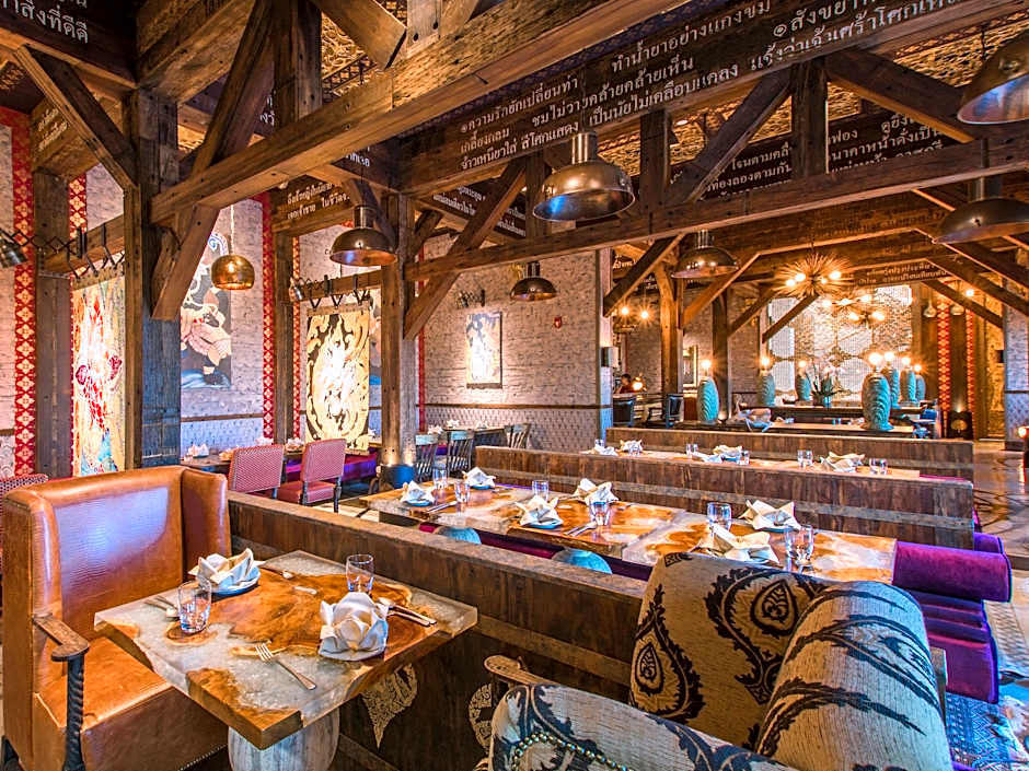 Crowne Plaza Muscat OCEC By IHG