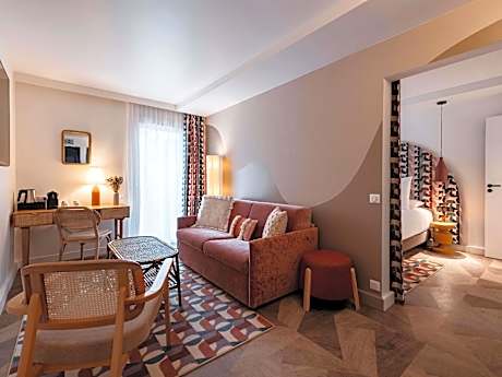Junior Queen Suite with Sofa Bed