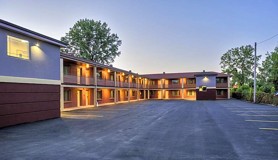 Photo 1 of 11 of Aarya Hotel By Niagara Fashion Outlets