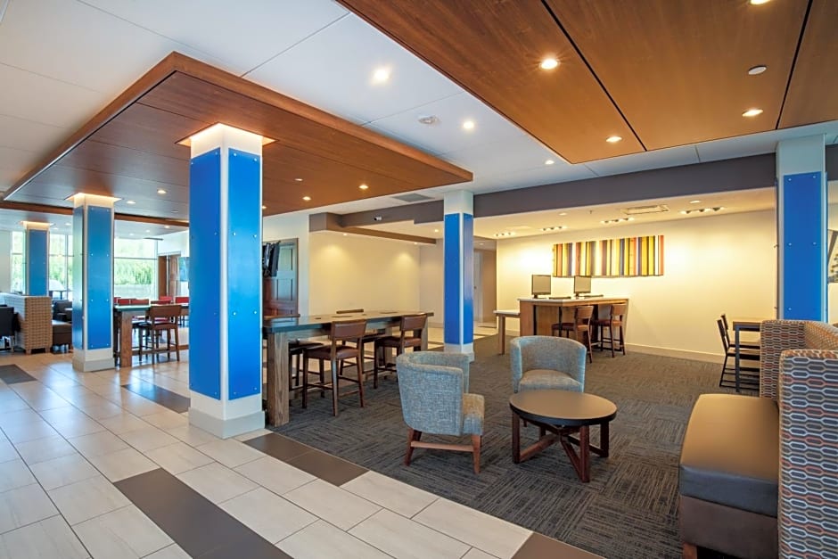 Holiday Inn Express & Suites Beloit