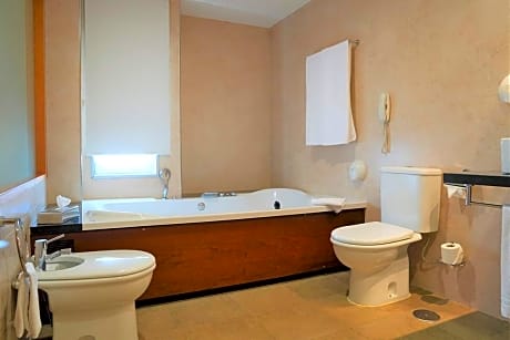 JUNOR SUITE ROOM (1 ADULT + 1 CHILD)