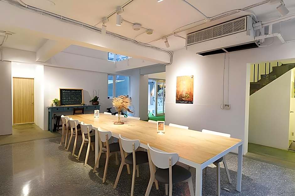 OwlStay Flip Flop Hostel Garden