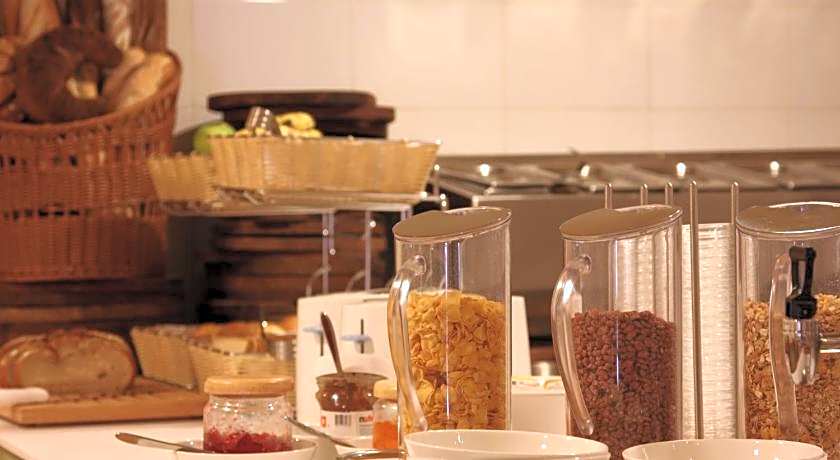 Bloom Hotel - Karol Bagh