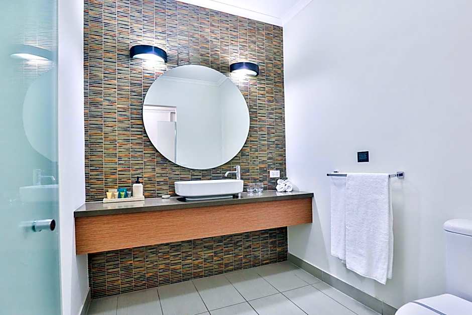 Indulge Apartments - Ontario