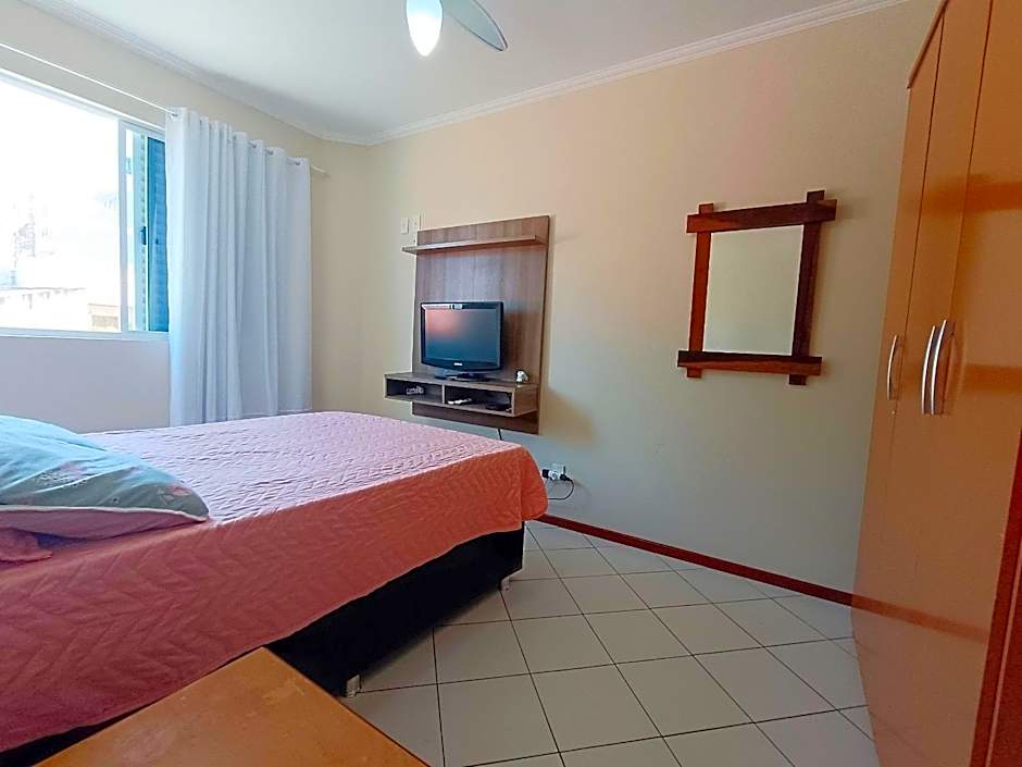 300m do mar no centrinho dos Ingleses - ISL103