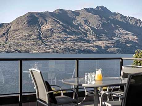 One bedroom lake view apartment