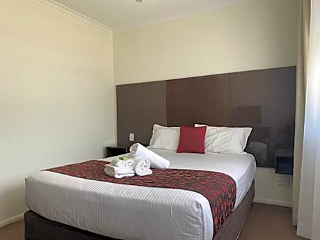 Large Queen Room