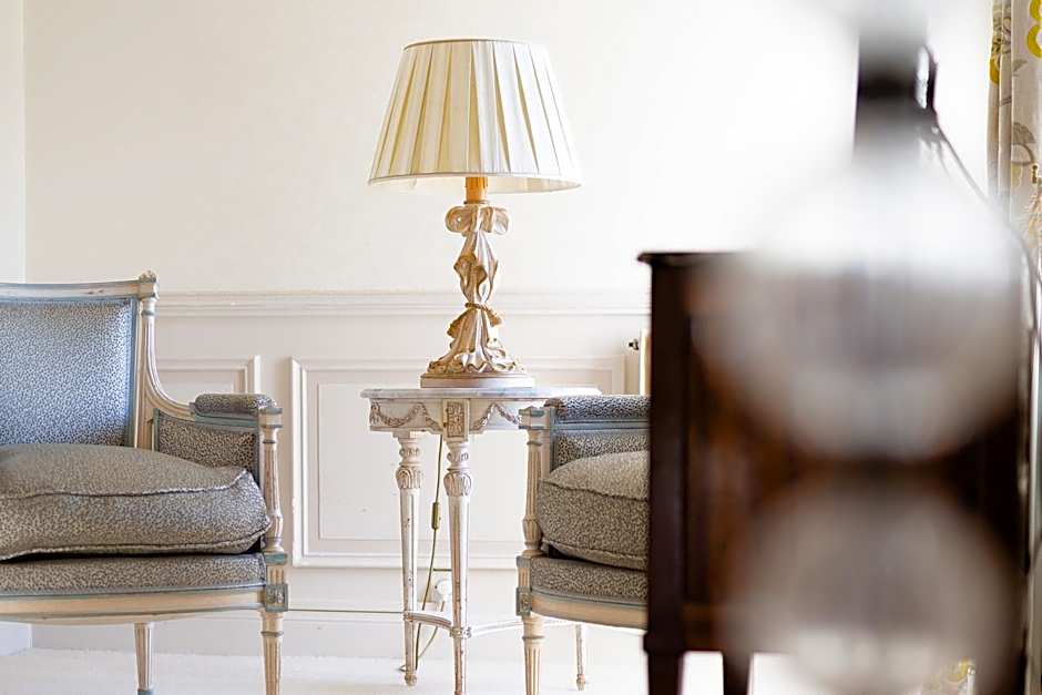 Chateau De Rochecotte