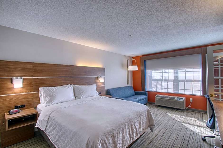 Holiday Inn Express Hotel & Suites Oshkosh - State Route 41 By IHG