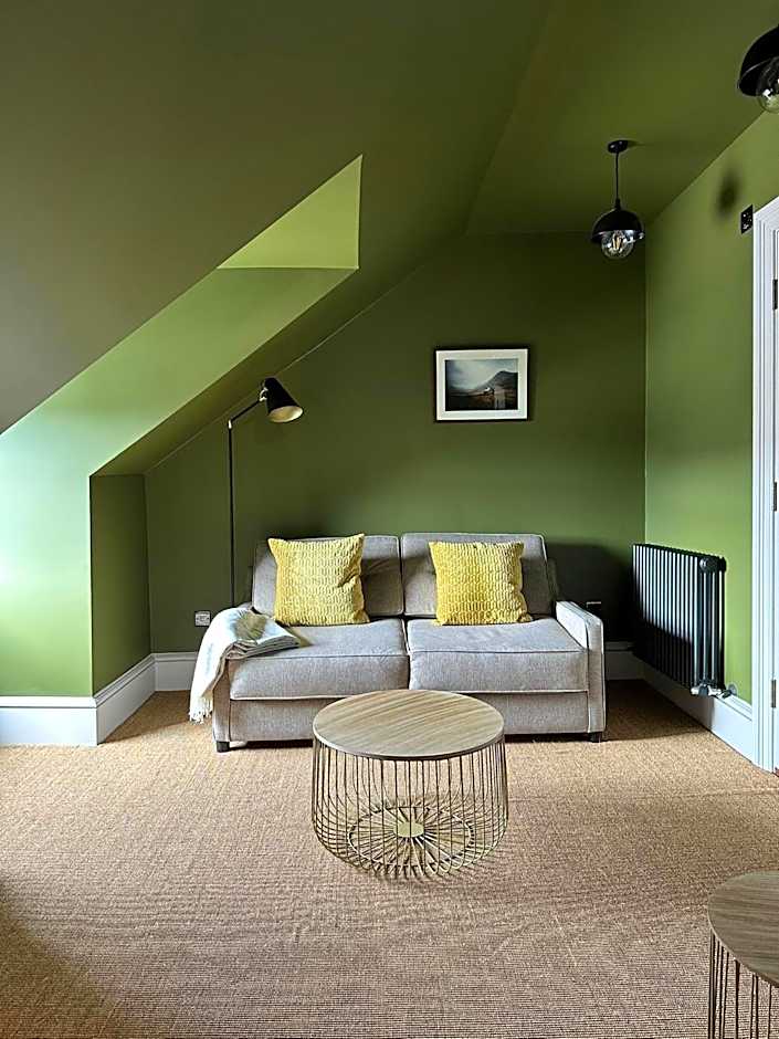 Rooms Above Sugar Boat