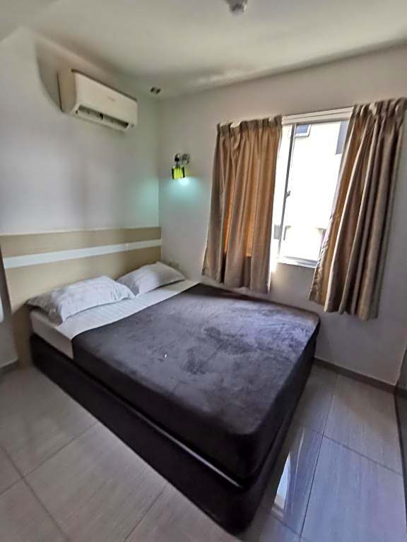 Dolphin Hotel