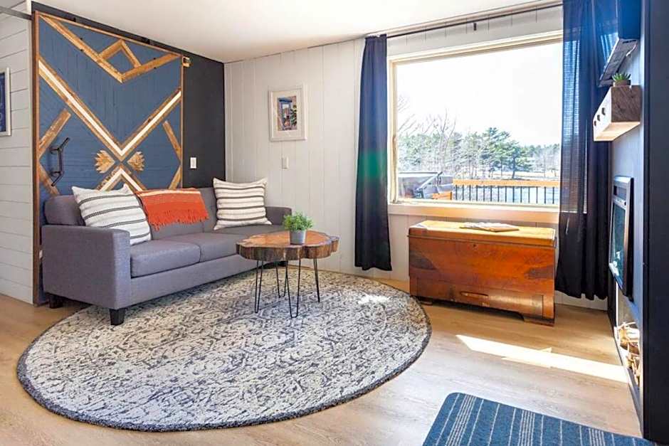 The Old Kettle Cabin with Hot Tub