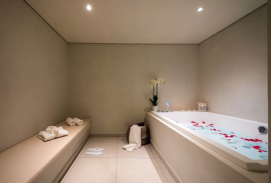 Bitzaro Grande Hotel & Suites