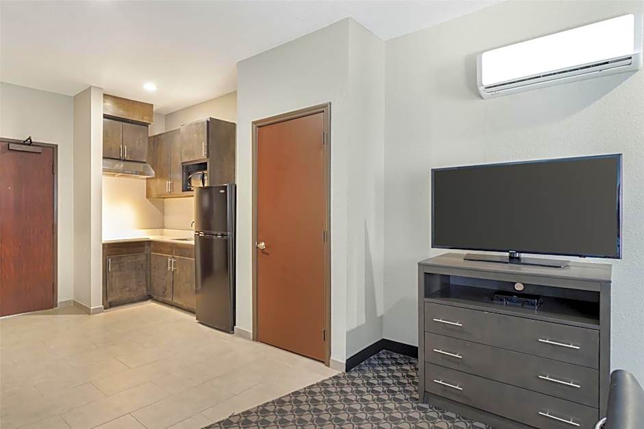 Best Western Plus Waller Hotel