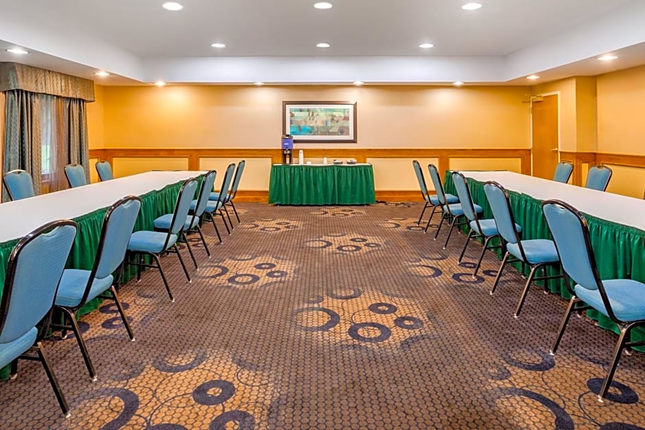 Holiday Inn Express Hotel & Suites Canton By IHG