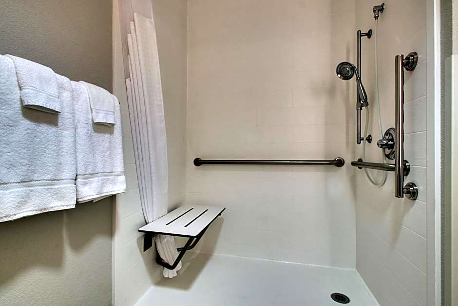 Holiday Inn Express Hotel & Suites Cedar Rapids I-380 at 33rd Avenue By IHG