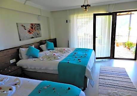 Standard Triple Room with Sea View