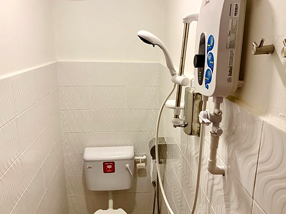 SPOT ON 89900 Jesselton Capsule Inn
