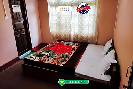 Goroomgo Gulzar Palace Srinagar