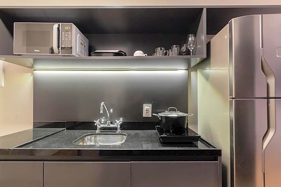 BHomy Pinheiros - Excelente localização MR 217A