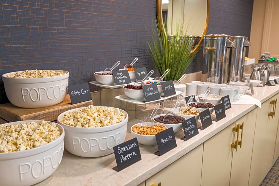 Crowne Plaza Providence-Warwick (Airport) by IHG
