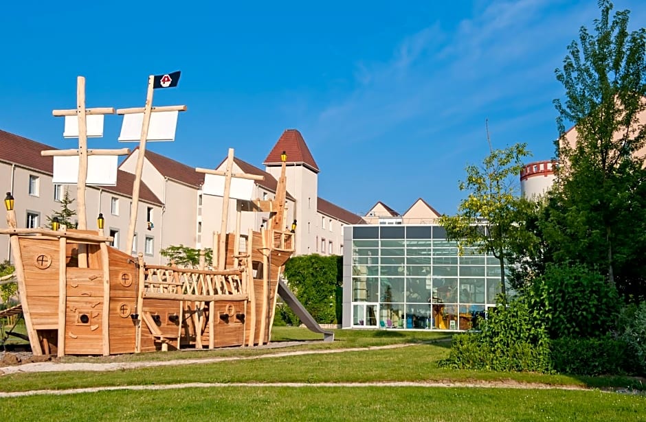 Explorers Hotel At Disneyland Paris