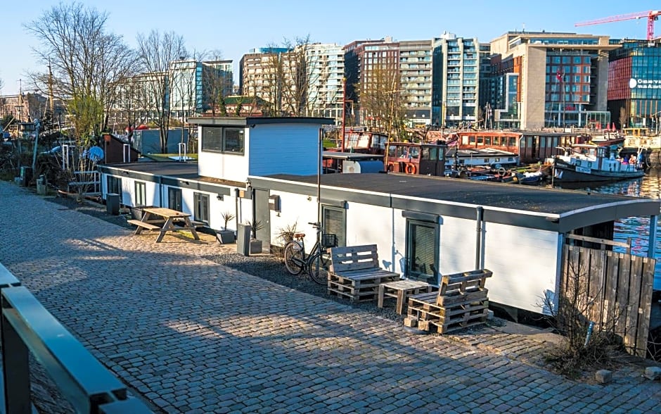 Houseboat-Amsterdam
