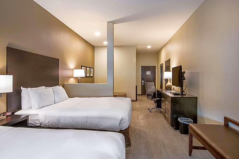 Comfort Suites Wooster near University Campus
