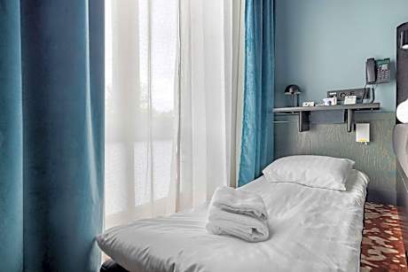 Triple Room with 1 Queen and 1 Single Bed