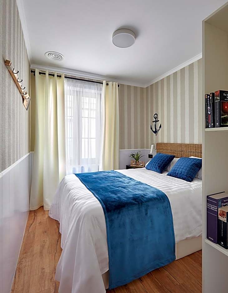 "Breeze" Aparthotel by Parrot`s House