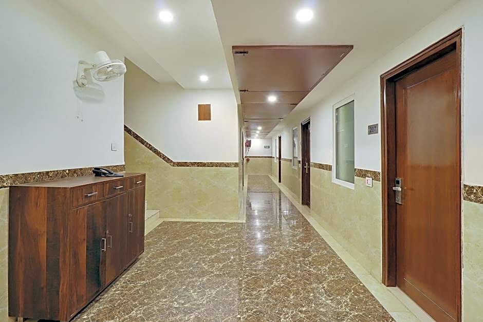 Capital O 2242 Hotel Yuvraj Deluxe