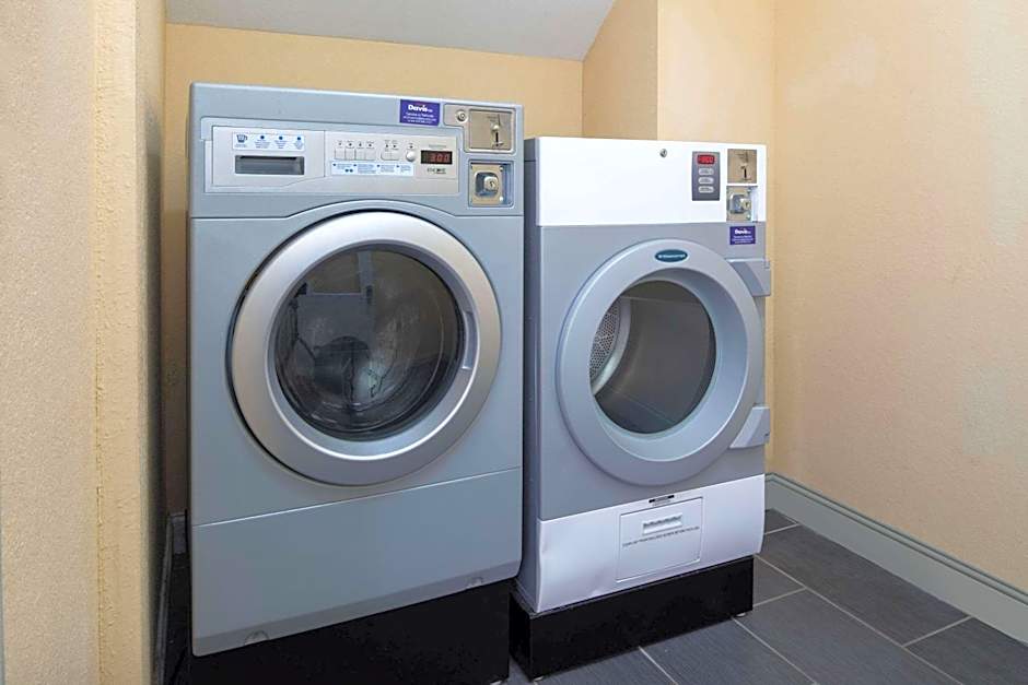 La Quinta Inn by Wyndham Calhoun South I-75