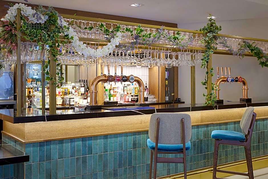 DoubleTree by Hilton Dartford Bridge