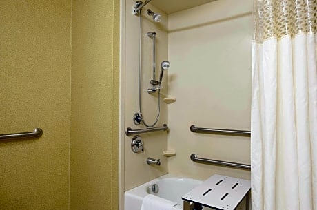 2 Double Mobility Access W/Tub Nonsmoking