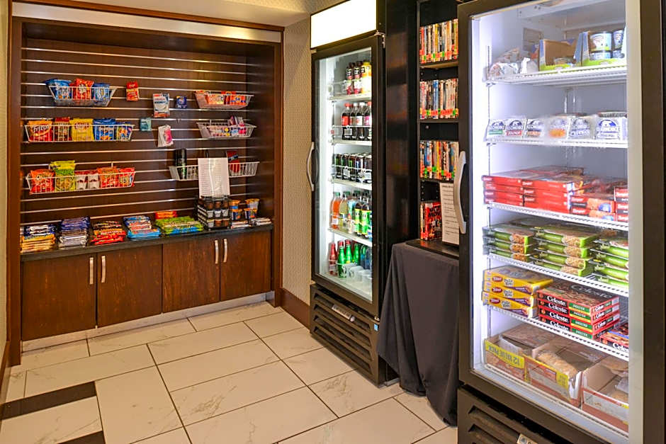 Holiday Inn Express & Suites Greenfield By IHG