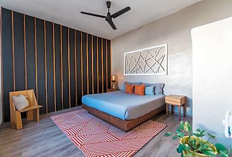 King Studio with Sofa Bed