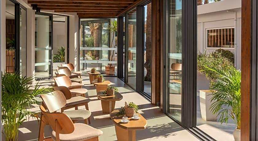 Lavris Hotels